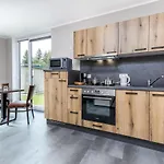 Semesterbostad Ferienbungalows Nahe Kronenburger See Mit Sonniger Terrasse Hallschlag