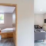Ferienbungalows Nahe Kronenburger See Mit Sonniger Terrasse * Hallschlag