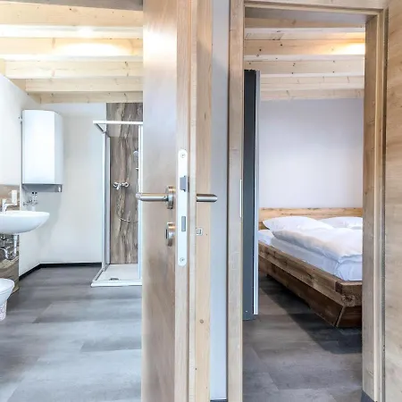 Lakeside Comfort In Hallschlag