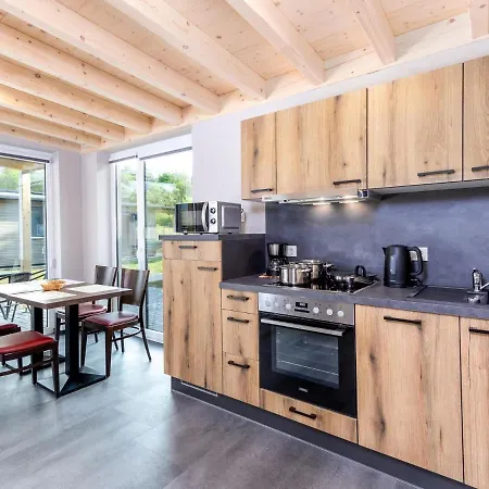 Lakeside Comfort In 別荘 *