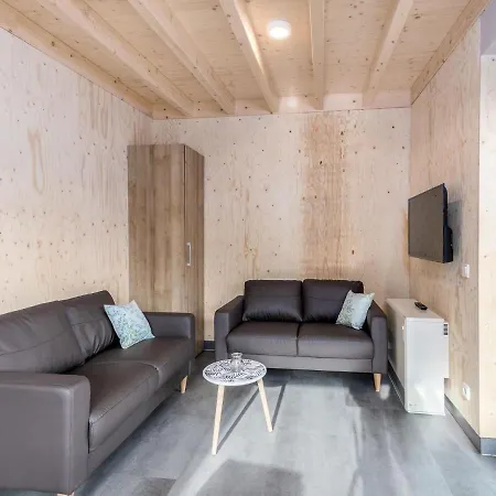 Lakeside Comfort In 別荘