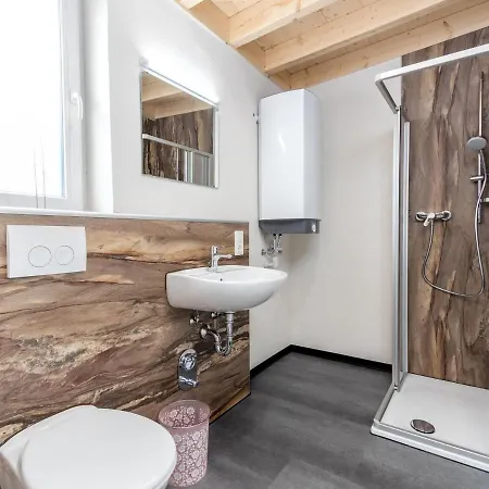 Lakeside Comfort In 別荘 *