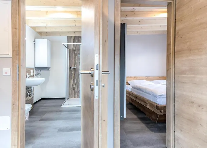 Lakeside Comfort In Hallschlag