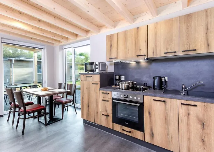 Lakeside Comfort In Casa de Férias *