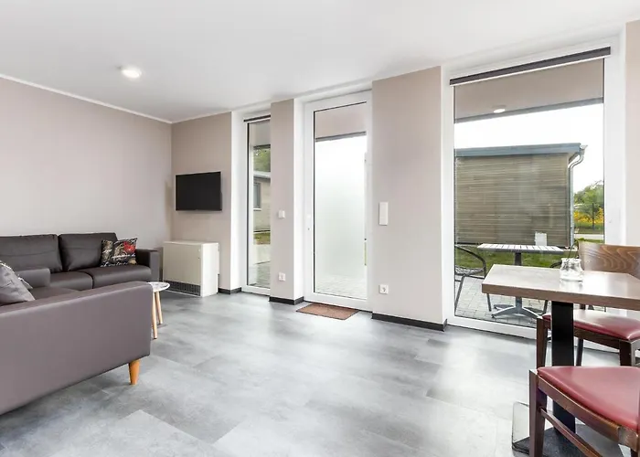 Lakeside Comfort In Hallschlag