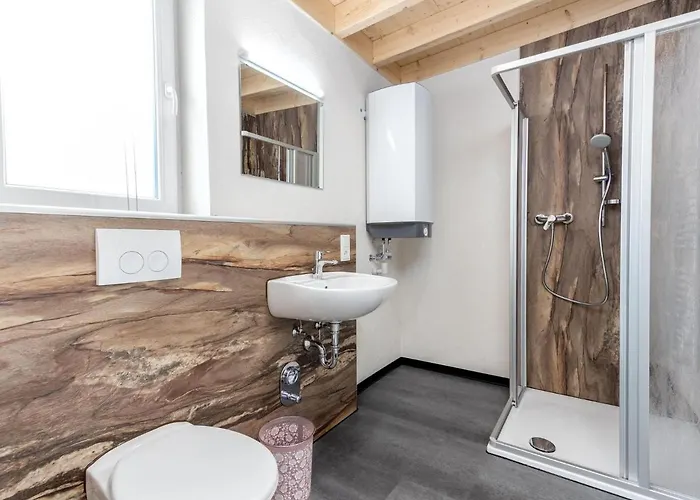 Lakeside Comfort In Casa de Férias *