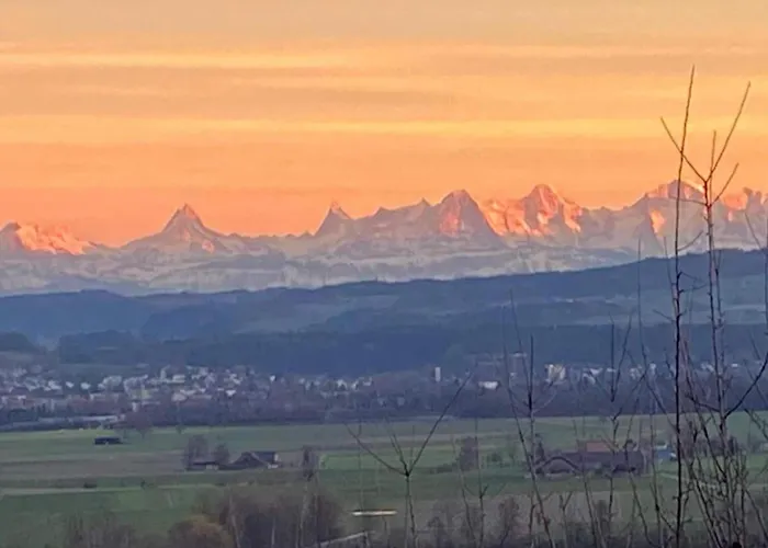 Lakeside Comfort In Casa de Férias *